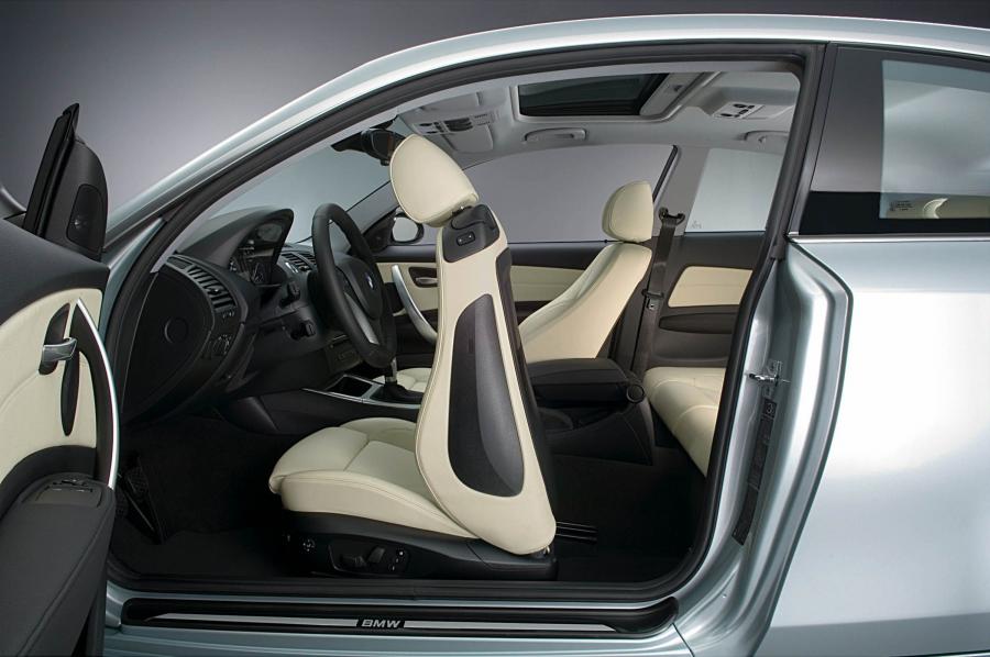  BMW 1-Series 3-Door 2005 года  (фото 40 из 51)
